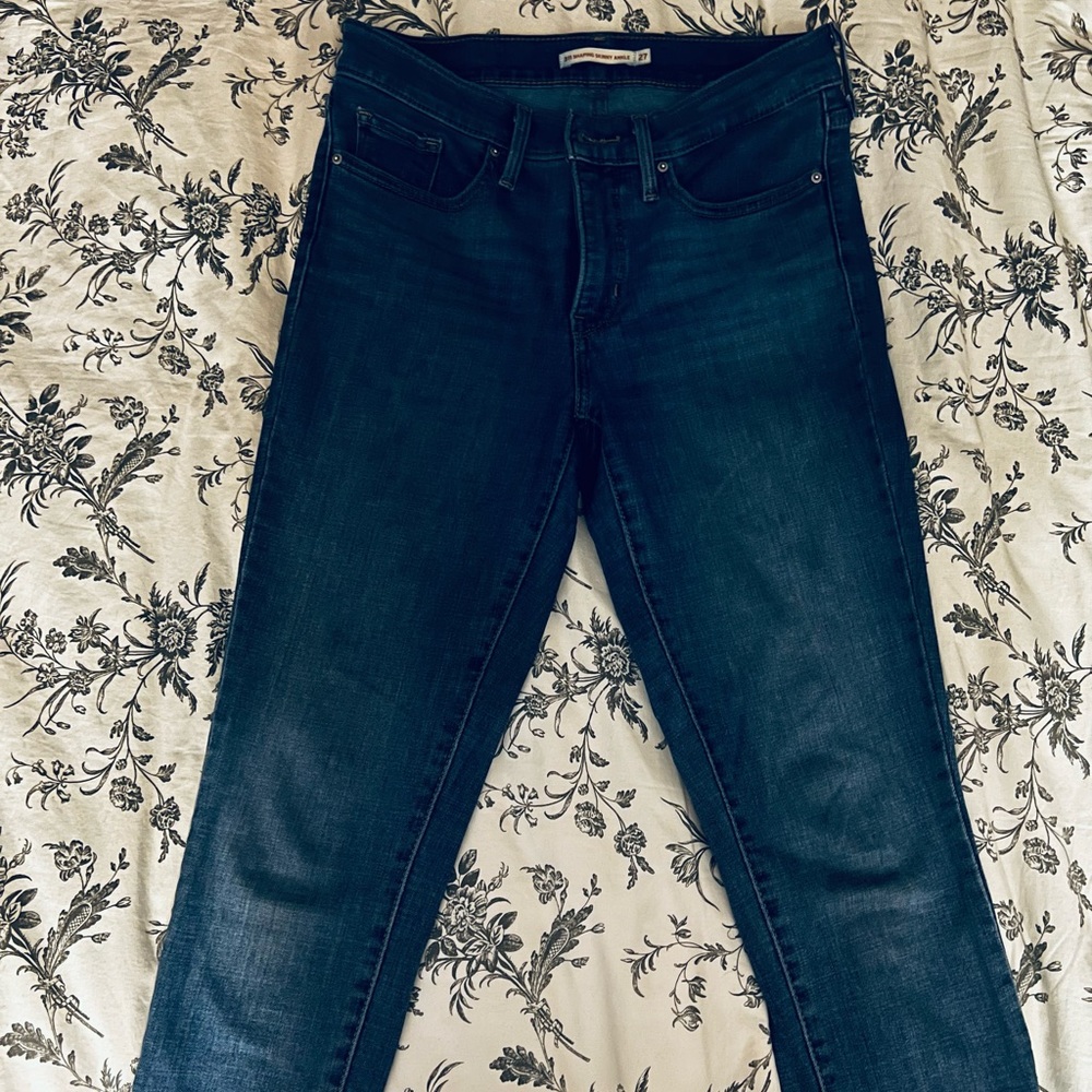 Levi’s 311 shaping skinny ankle in size27